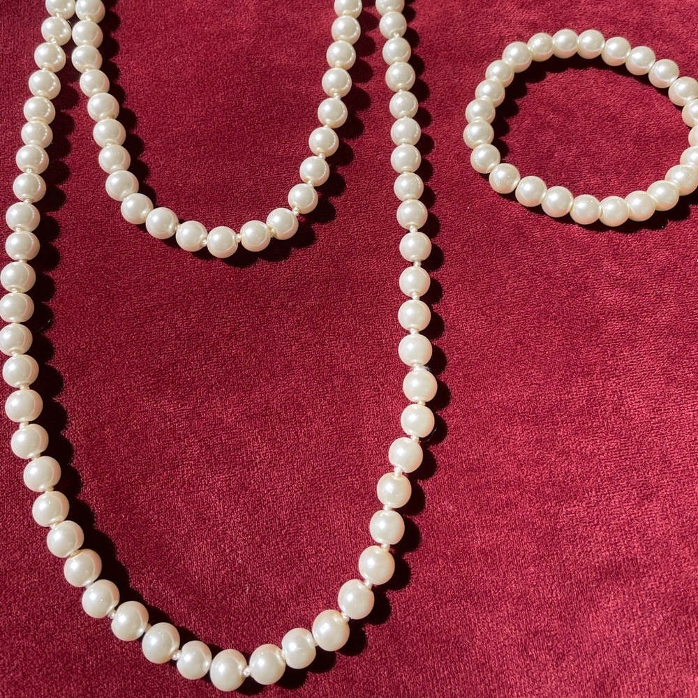 Quality Pearl Necklace & Stretch Bracelet set/ Faux/ Off White